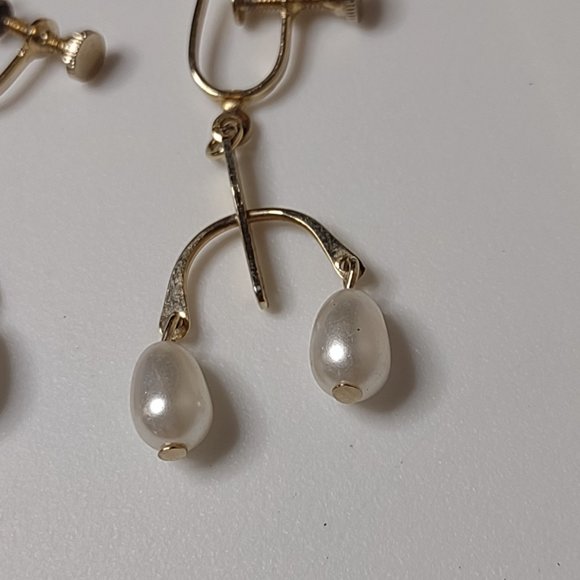 Gold Tone And White Bead Screw On Dangle Earrings - Picture 3 of 12